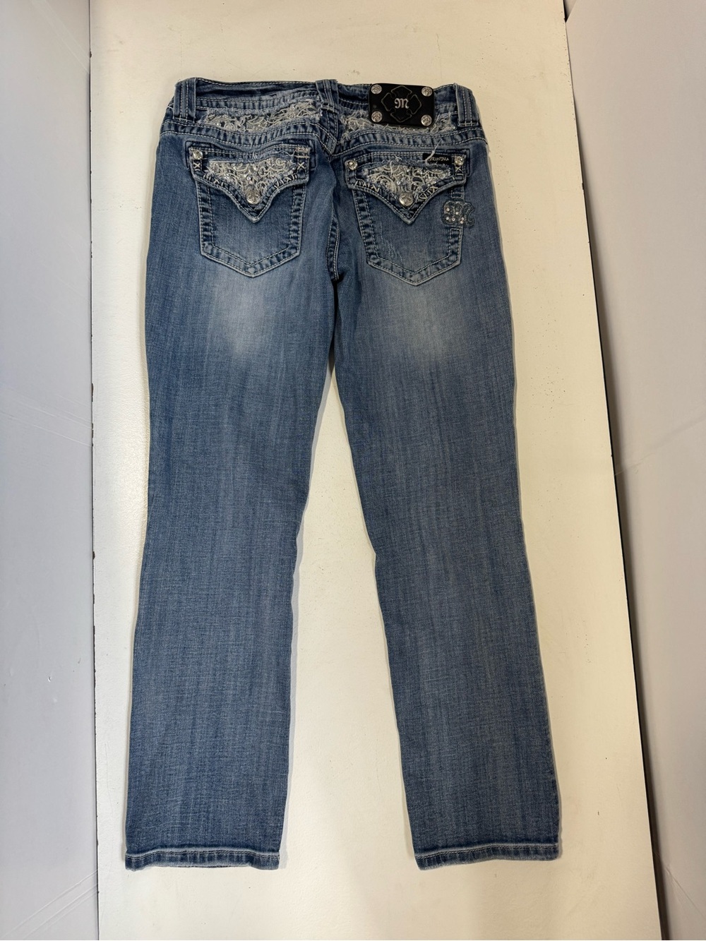 Miss Me Cuffed Capri Jeans medium wash size 29